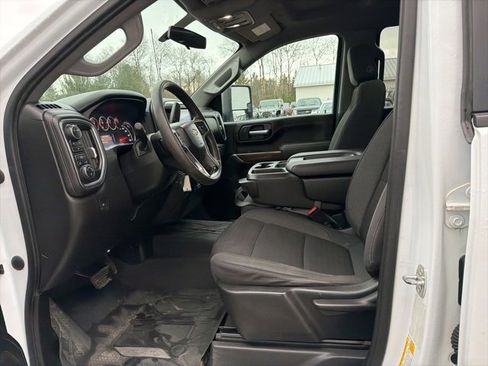 Used 2021 Chevrolet Silverado 2500 LT image 2