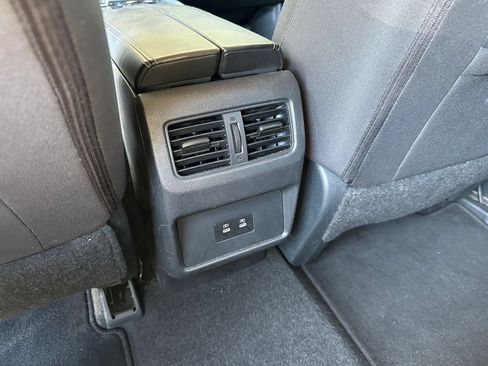 Used 2025 Nissan Rogue SV AWD/4WD image 24