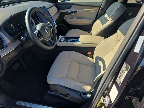 Certified 2025 Volvo XC90 B6 Plus image 8
