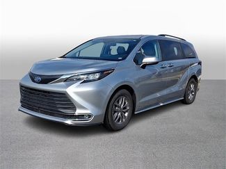 Used 2024 Toyota Sienna XLE video 1
