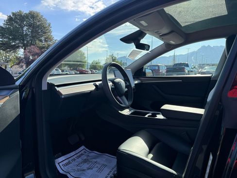 Used 2023 Tesla Model Y Long Range AWD/4WD image 11