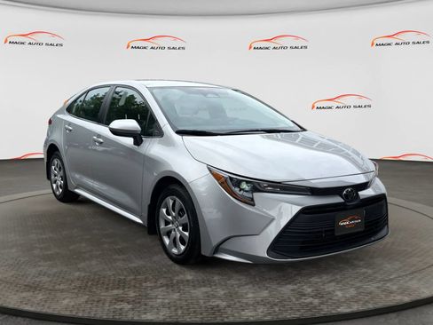 Used 2024 Toyota Corolla LE FWD image 5