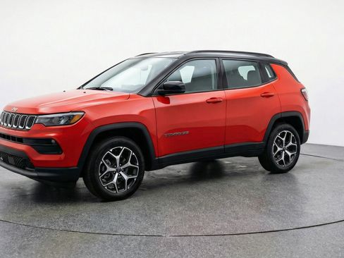 Used 2025 Jeep Compass Limited AWD/4WD image 3
