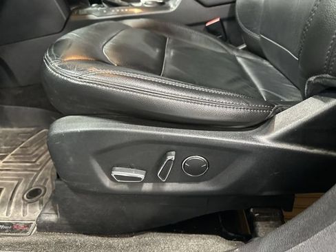 Used 2017 Ford Explorer XLT w/ Equipment Group 202A FWD image 18
