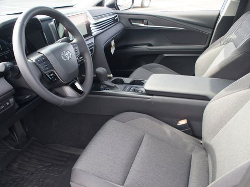 Used 2025 Toyota Camry LE w/ Convenience Package image 13