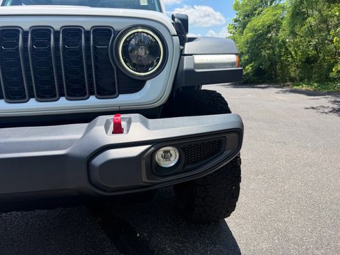 Used 2025 Jeep Wrangler Unlimited Rubicon AWD/4WD image 7