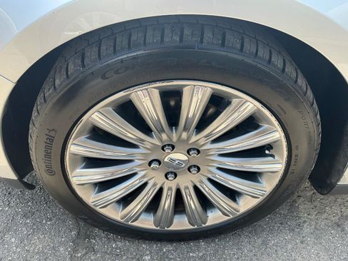 Used 2013 Lincoln MKS AWD image 26