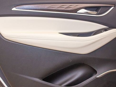 Used 2022 Buick Enclave Avenir w/ Avenir Technology Package image 21