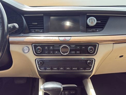 Used 2017 Kia Cadenza Premium image 15