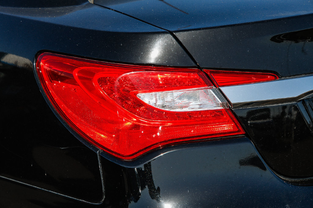 Used 2013 Chrysler 200 Limited FWD image 8