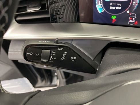 New 2026 Volkswagen Tiguan SE image 21