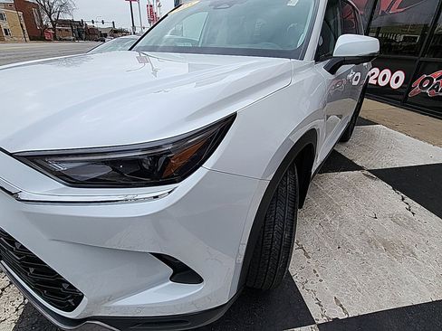 Certified 2025 Toyota Grand Highlander AWD image 9