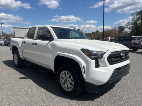 Used 2024 Toyota Tacoma SR image 9