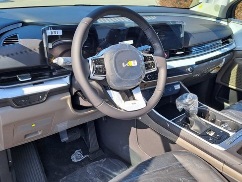 New 2026 Kia Carnival LXS image 7