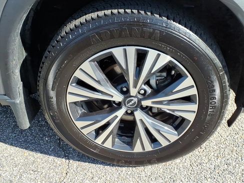 Used 2023 Nissan Rogue SV image 5