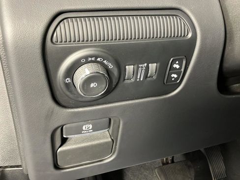 Used 2022 Jeep Grand Wagoneer Series II AWD/4WD image 13