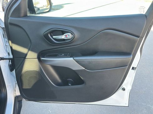 Used 2021 Jeep Cherokee Latitude image 24