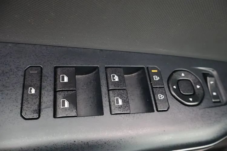 Used 2025 Kia K4 FWD image 20