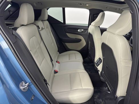 Used 2023 Volvo XC40 B5 Ultimate image 41