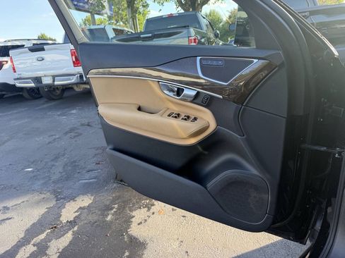 Used 2016 Volvo XC90 T6 Momentum w/ Momentum Plus Package AWD/4WD image 20
