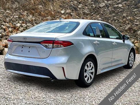 Used 2022 Toyota Corolla LE FWD image 2
