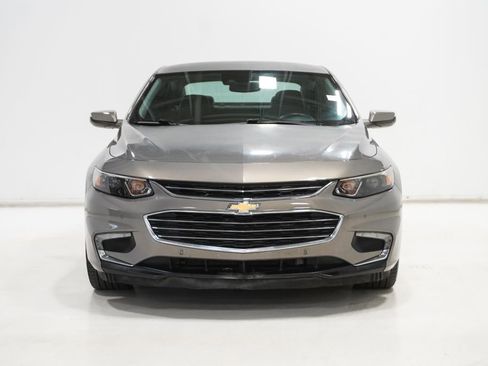 Used 2018 Chevrolet Malibu Premier w/ Driver Confidence Package image 3
