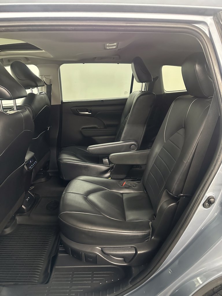 Used 2020 Toyota Highlander XLE AWD/4WD image 31