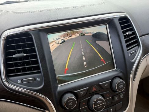 Used 2017 Jeep Grand Cherokee Overland image 36