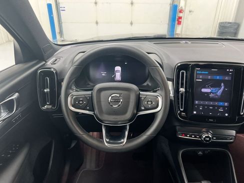 Used 2023 Volvo XC40 B5 Core AWD/4WD image 11