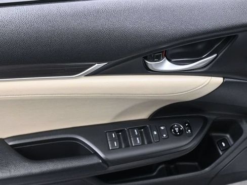 Used 2020 Honda Civic Touring image 8