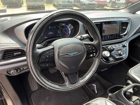 Used 2019 Chrysler Pacifica Limited w/ S Appearance Package FWD image 25