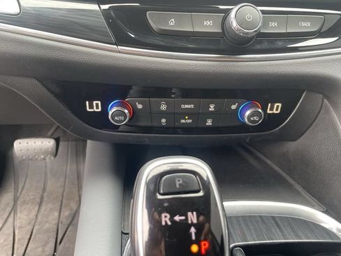 Used 2020 Buick Enclave Essence w/ Sound and Sites Package AWD/4WD image 25