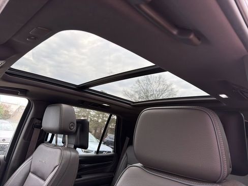 Used 2021 GMC Yukon Denali w/ Denali Ultimate Package image 8