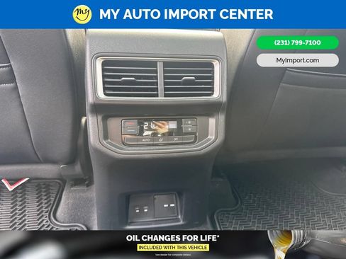 Used 2025 Volkswagen Atlas Peak Edition SE AWD/4WD image 24
