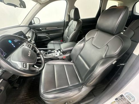 Certified 2024 Kia Telluride S FWD image 14