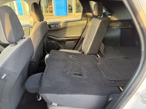 Used 2022 Ford Escape SE image 32