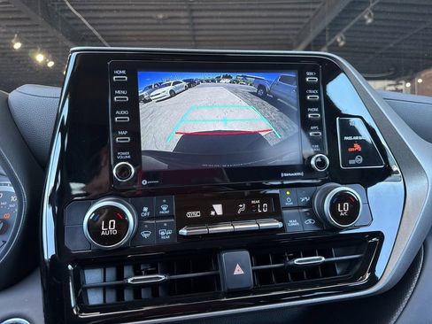 Used 2022 Toyota Highlander L image 6