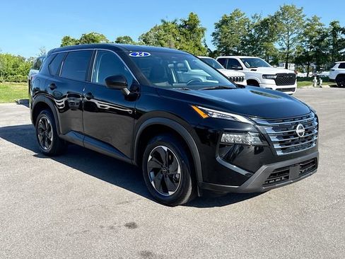 Used 2024 Nissan Rogue SV AWD/4WD image 2