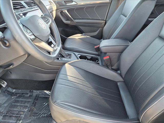 Used 2023 Volkswagen Tiguan SE R-Line FWD image 15