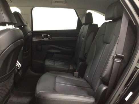 Used 2025 Kia Sorento EX AWD/4WD image 17