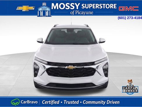 Used 2025 Chevrolet Trax LT w/ LT Convenience Package image 6