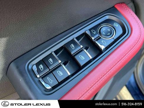 Used 2022 Porsche Macan S image 22