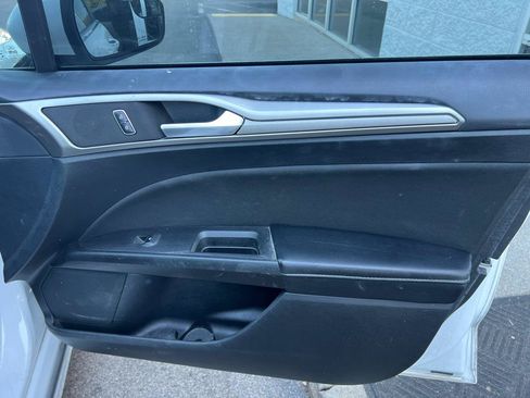 Used 2018 Ford Fusion SE FWD image 15