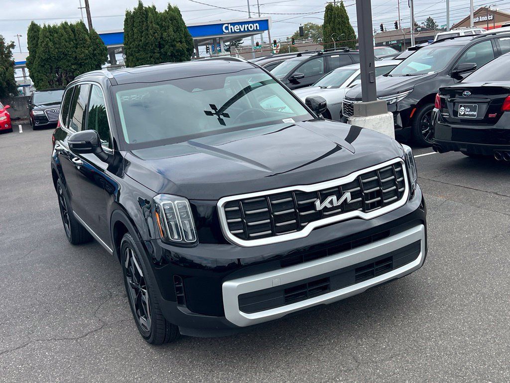 Certified 2025 Kia Telluride S FWD image 3