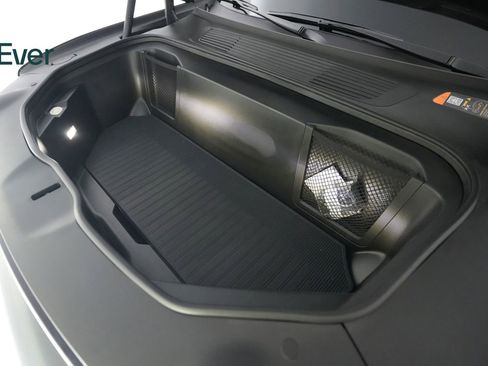 Used 2025 Rivian R1S Premium AWD/4WD image 26