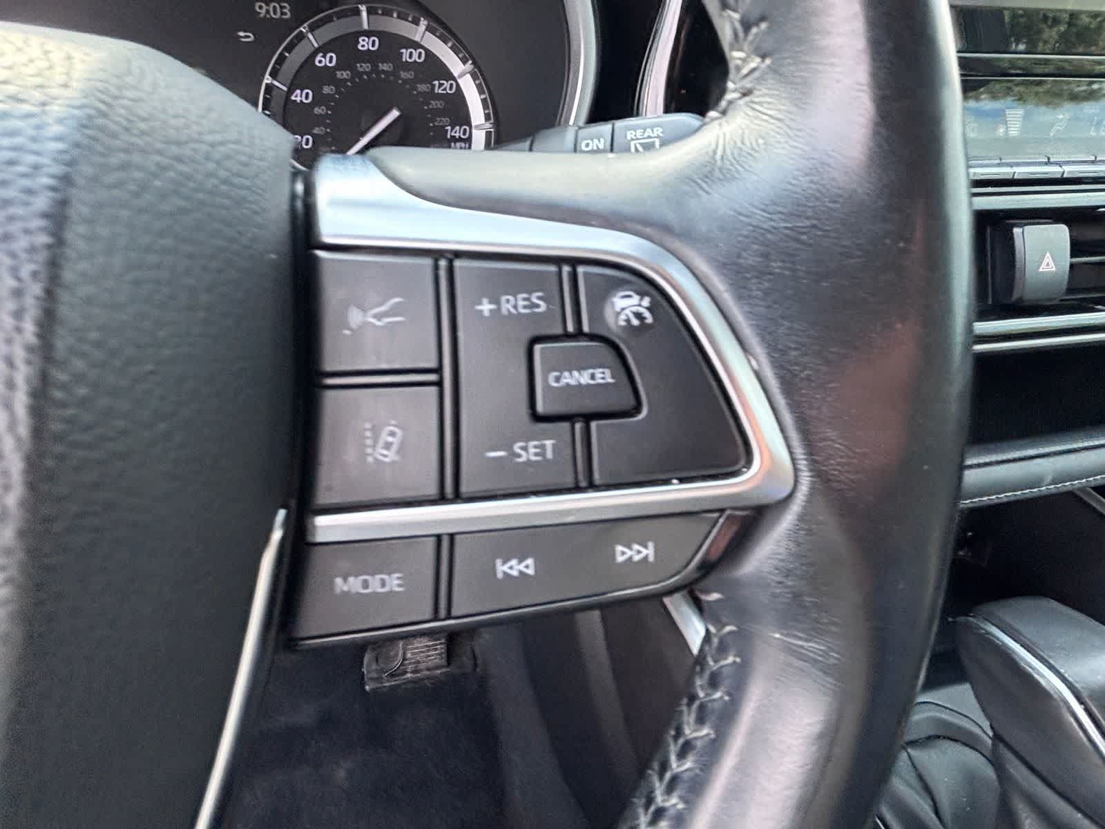 Used 2021 Toyota Highlander XLE FWD image 20