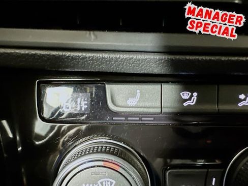 Used 2024 Volkswagen Jetta SE FWD image 22