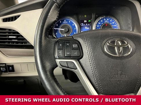 Used 2019 Toyota Sienna XLE FWD image 11