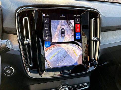 Certified 2026 Volvo XC40 B5 Plus w/ Protection Package Premier image 13