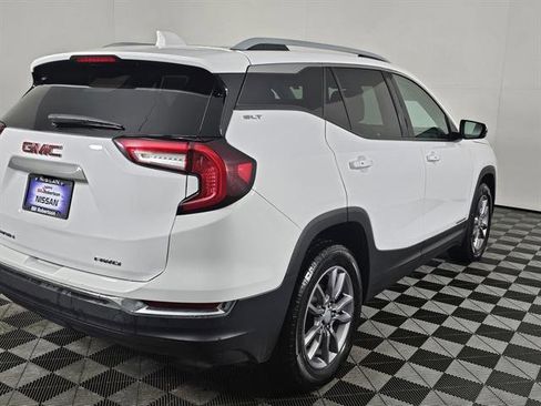 Used 2024 GMC Terrain SLT image 4